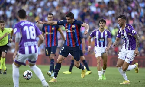 Barcelona - Valladolid > 4-0: Đẳng cấp của Lewandowski