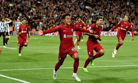Liverpool - Newcastle > 2-1: Ngược dòng phút 90+8