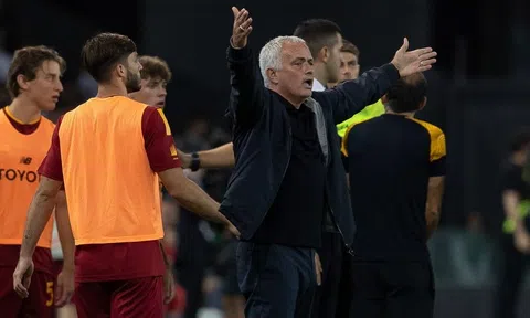 Udinese - AS Roma > 4-0: Ông Mourinho nổi giận