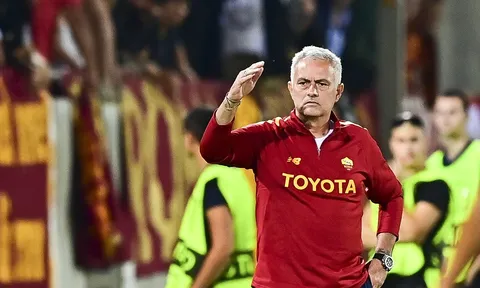Ludogorets - Roma > 2-1: Huấn luyện viên Mourinho rơi vào 'khủng hoảng'