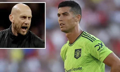 Jaap Stam đổi thái độ với Ronaldo