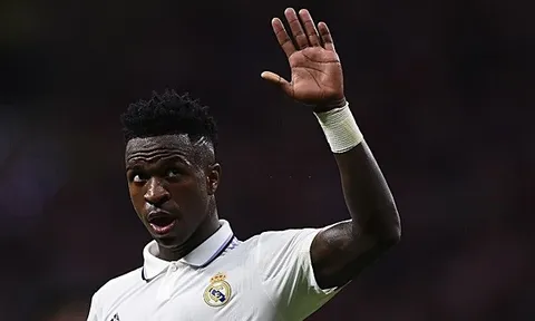 Cổ động viên Atletico phân biệt chủng tộc Vinicius trước trận derby Madrid