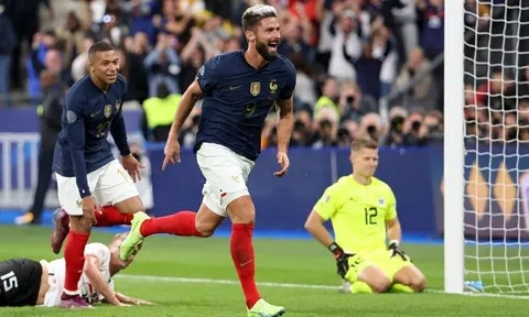 Giroud đi vào lịch sử giúp Pháp thắng trận đầu