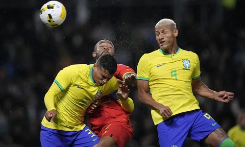 Thắng dễ Ghana, Brazil nối dài mạch bất bại