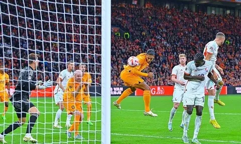 Van Dijk đưa Hà Lan vào bán kết Nations League