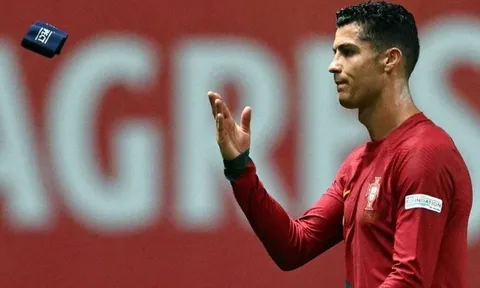 Ronaldo lại ném băng đội trưởng sau trận thua Tây Ban Nha