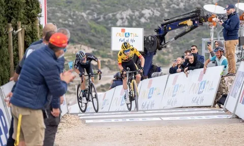 Jonas Vingegaard thắng chặng đầu tiên sau Tour de France