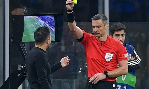 Huấn luyện viên Xavi chỉ trích trọng tài sau trận thua Inter Milan