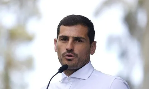 Casillas làm sáng tỏ vụ ồn ào công khai giới tính