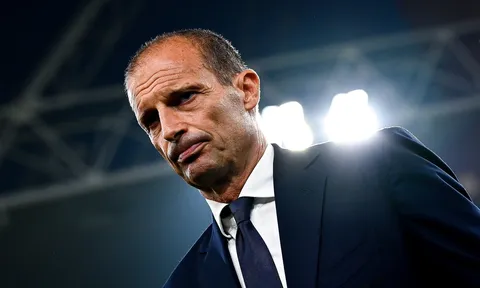 Huấn luyện viên Allegri vẫn giữ được ghế nóng sau trận thua sốc của Juventus