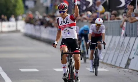 Matteo Trentin chiến thắng cuộc đua 85 năm tuổi Giro del Veneto
