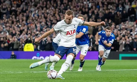 Tottenham - Everton > 2-0: Spurs áp sát ngôi đầu