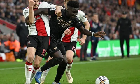 Southampton - Arsenal > 1-1: Hụt bước ở St Mary