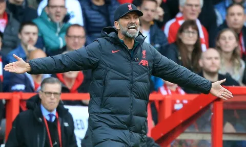 Huấn luyện viên Klopp thoát án cấm chỉ đạo