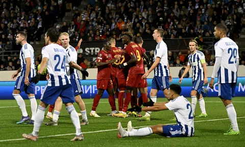HJK - AS Roma > 1-2: VAR thắp lại hy vọng cho thầy trò ông Mourinho