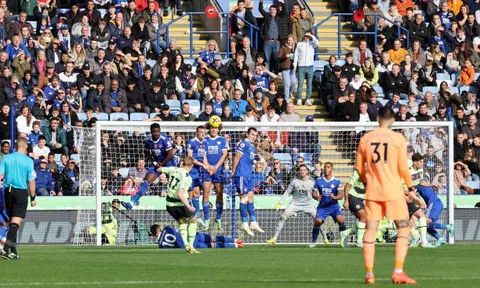 Leicester - Man City > 0-1: Lên đỉnh với siêu phẩm