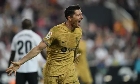 Valencia - Barcelona > 0-1: Cứu tinh Lewandowski