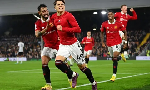Fulham - Man Unied > 1-2: Cứu tinh bất đắc dĩ