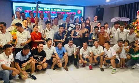 Sôi nổi giải Tennis Hội đồng họ Phan tại TP.HCM