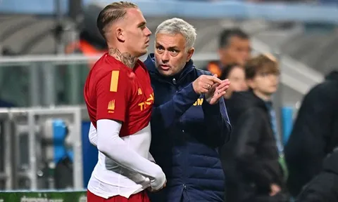 Hậu vệ Rick Karsdorp bỏ tập cùng AS Roma sau khi bị huấn luyện viên Mourinho chỉ trích