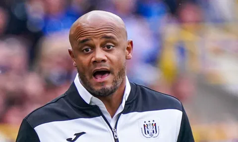Kompany từ chối chiêu mộ Cristiano Ronaldo