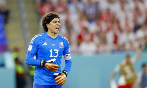 Thủ môn Ochoa lại tỏa sáng ở World Cup