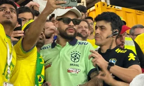 Neymar "like Auth" làm náo loạn khán đài trận Brazil gặp Thụy Sĩ