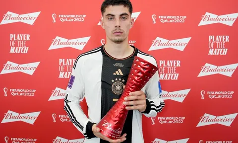 Havertz mặt nặng như chì khi nhận giải thưởng cá nhân