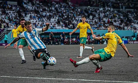 Lisandro Martinez và cú tắc bóng kinh điển