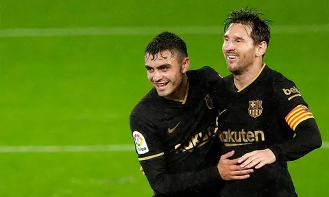 Pedri mong được đổi áo với Messi