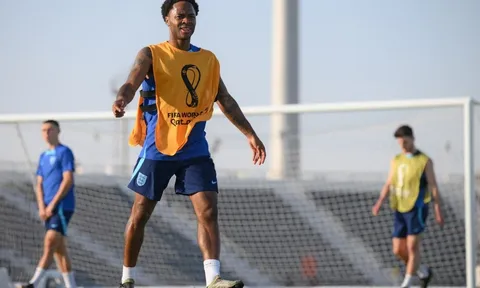 Sterling chỉ trở lại World Cup nếu gia đình được an toàn
