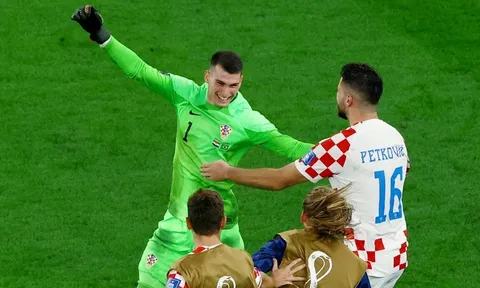 Lá chắn thép Dominik Livakovic đi vào lịch sử của Croatia