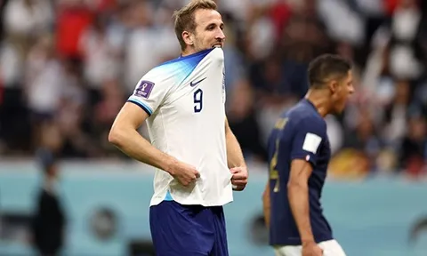 Kane cân bằng kỉ lục của Rooney trong ngày cực buồn