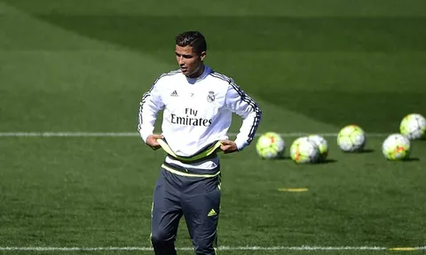 Ronaldo bất ngờ tập luyện ở... Real Madrid