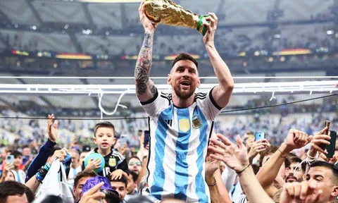 Lionel Messi đã tái hiện màn ăn mừng lịch sử của huyền thoại Diego Maradona