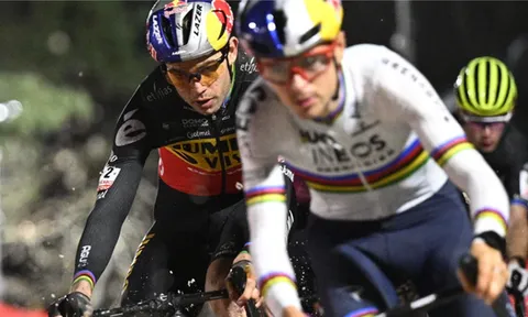 Wout van Aert thống trị cuộc đua trên cát Exact Cross Mol 2022
