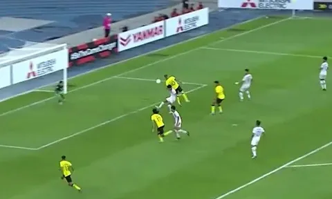 "Ngôi sao" nhập tịch Malaysia tái hiện 'bàn tay của Chúa' của Maradona