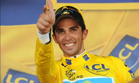 Cựu Áo vàng Tour de France Alberto Contador phẫu thuật