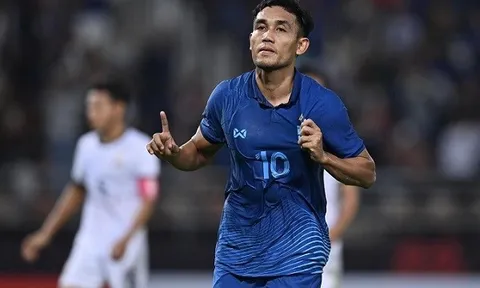 Teerasil Dangda phá sâu kỷ lục AFF Cup