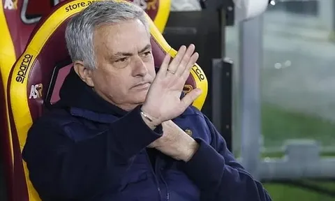 Jose Mourinho chỉ trích việc chi tiêu không kiểm soát của Chelsea