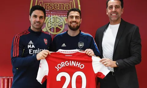 Arsenal chính thức ra mắt tân binh Jorginho