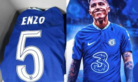 Enzo Fernandez tiếp quản áo số 5 của Jorginho