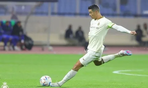 Cristiano Ronaldo ghi bàn đầu tiên giúp Al Nassr trở lại ngôi đầu bảng