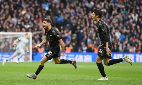 Aston Villa - Arsenal > 2-4: Phút bù giờ không tưởng