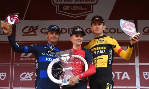 Tom Pidcock chiến thắng solo tại Strade Bianche 2023