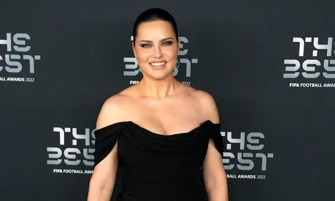 FIFA bị chỉ trích khi chọn siêu mẫu Adriana Lima làm Đại sứ