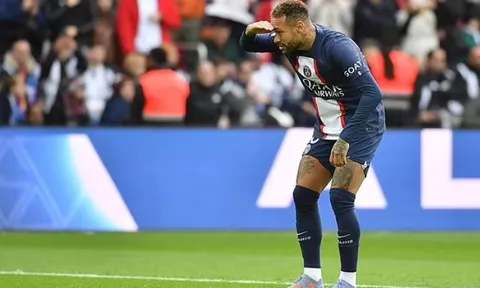 Neymar lên bàn mổ, chính thức nghỉ hết mùa