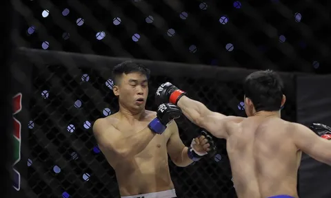Hoàng Nam Thắng rời sàn bằng cáng cứu thương tại sự kiện MMA AFC 23
