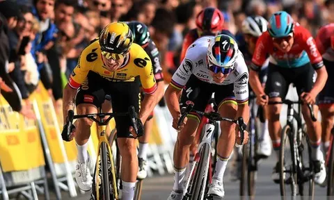 Primoz Roglic đánh bại Remco Evenepoel trong màn so tài tốc độ
