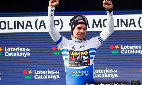 Primoz Roglic may mắn giữ áo trước Remco Evenepoel